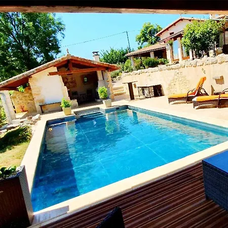 Amoureux: Gourmet Paradise With Wine & Meat Tasting *